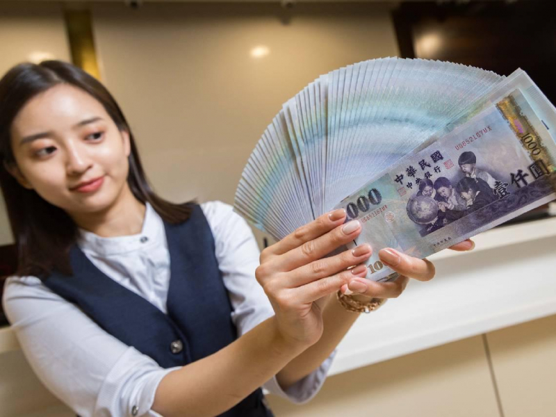 富邦金、國泰金都輸「它」！二連霸獲利成長王，金控存股攻守配置這樣搭：這4檔能拚6％殖利率